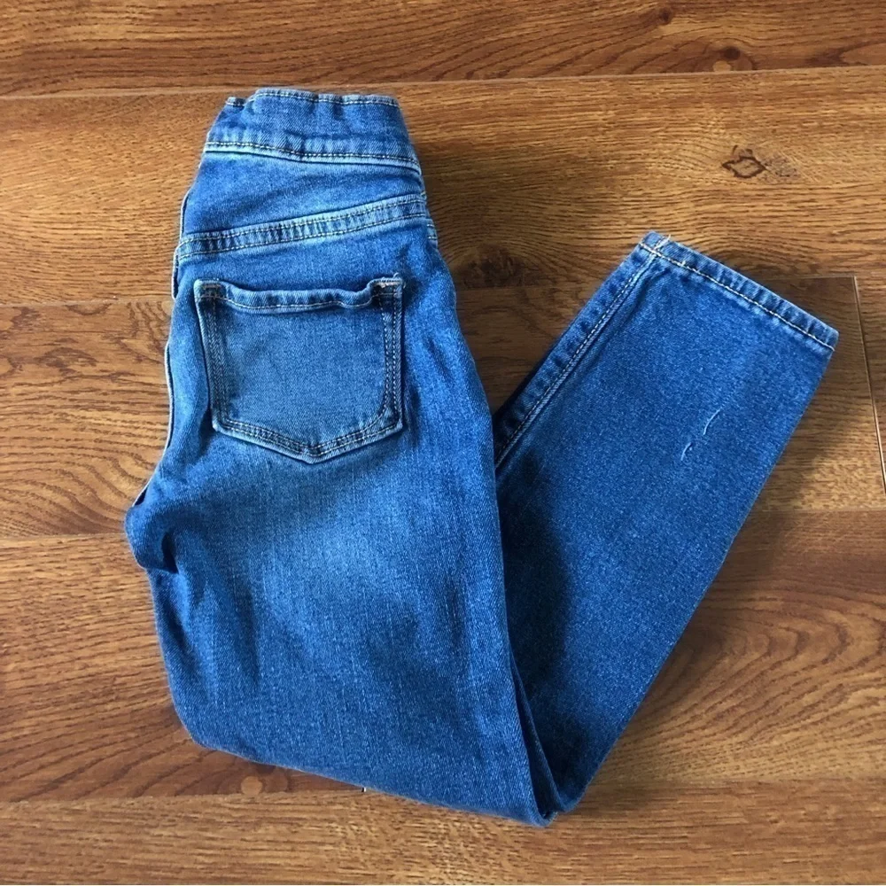 Old Navy blue skinny jeans in size S (6-7)